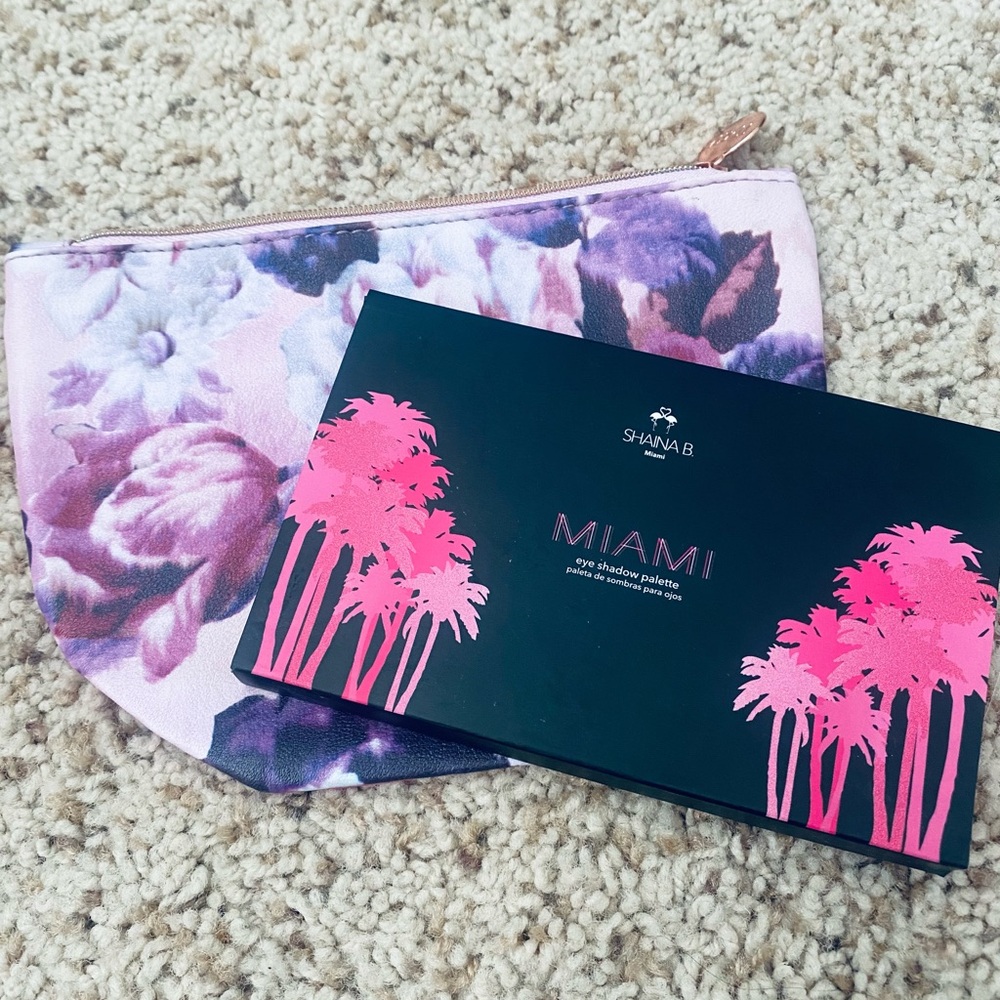 Miami Floral Pink Cosmetic Bag 
Plus free gift!